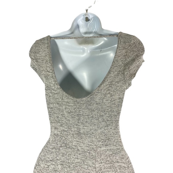 Acemi Dress Gray Short Sleeve Scoop Neck Cutout Back Size Small - Picture 6 of 10